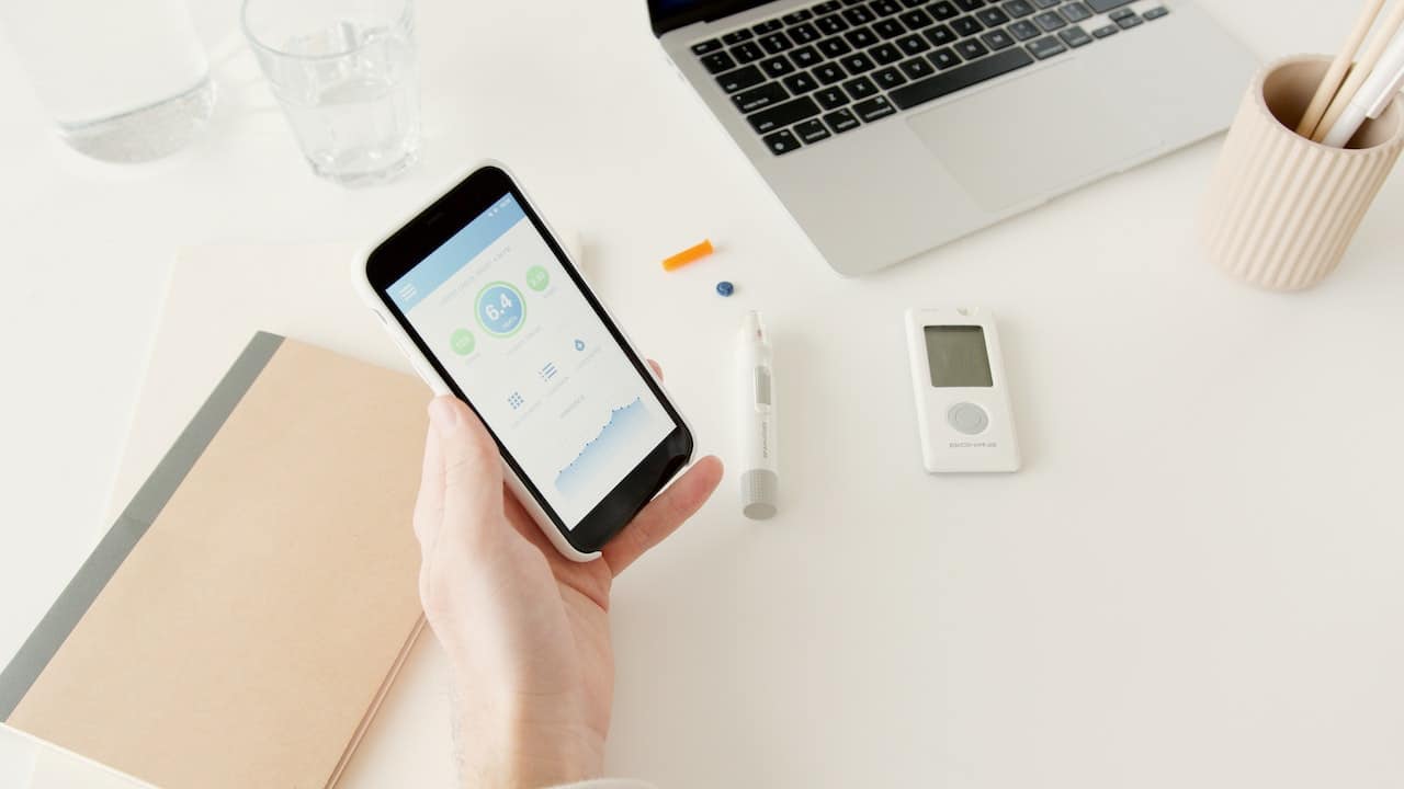 Empowered door uw broekzak: Op smartphone gebaseerde vitale functies voor diabetesmanagement